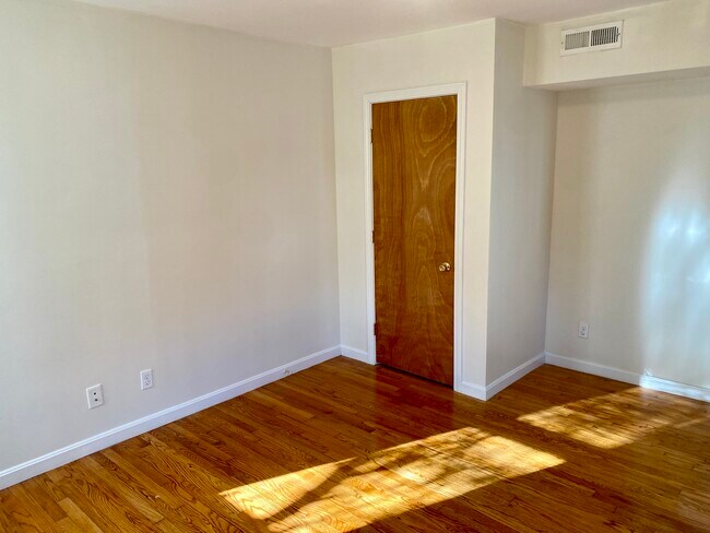 Photo - 123 Thorndike St Unit 2L