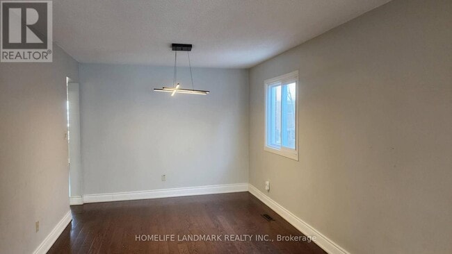 Photo - 200 Forsyth Rd