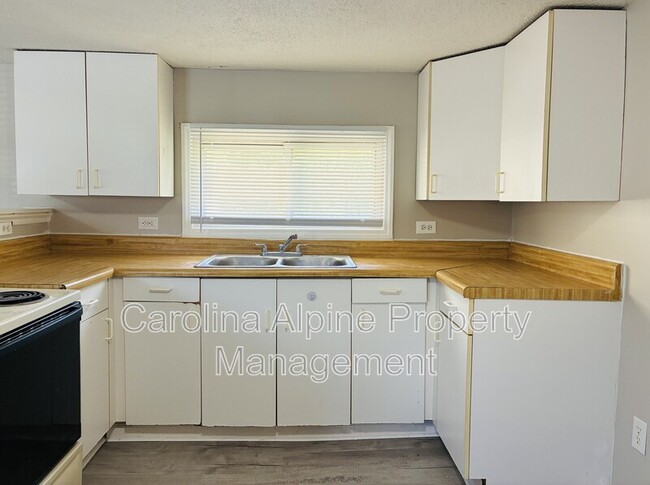 Photo - 618 Modena St