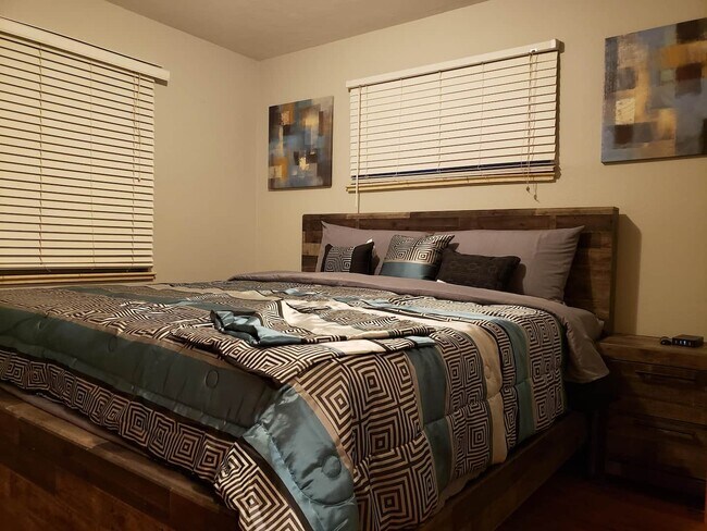 4621 Elm Ct Unidad Full Property