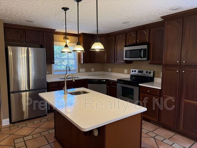 Photo - 201 Wandering Ln