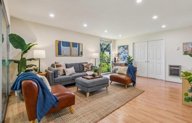 Photo - 2700 Le Conte Ave Unidad 406
