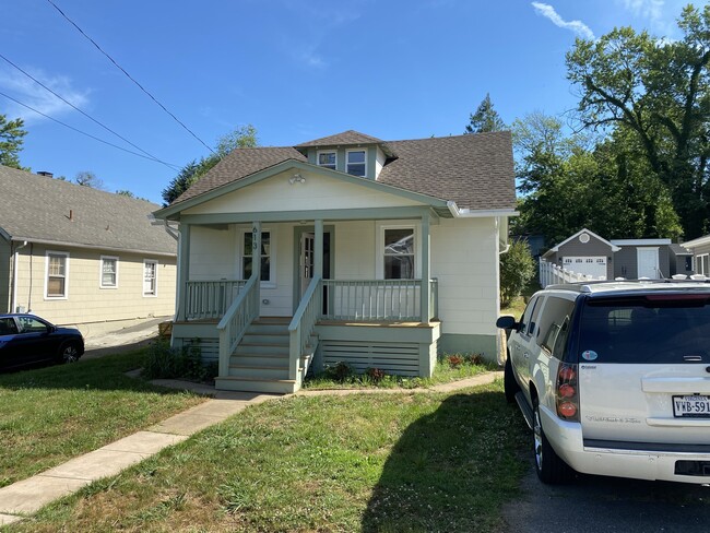 Building Photo - 613 Blenheim Ave