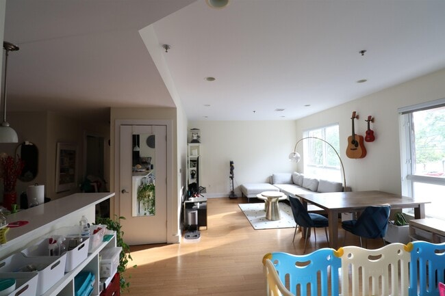 Photo - 636 5th St Unit 203