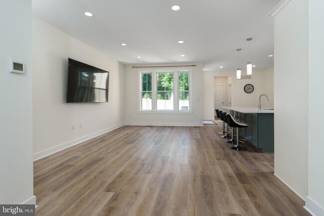 Photo - 3 E Hartwick Dr