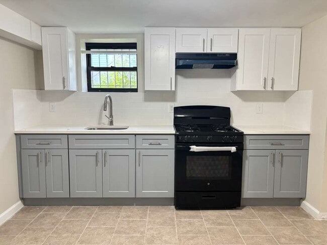Building Photo - 175 Ellis Ave Unit G1