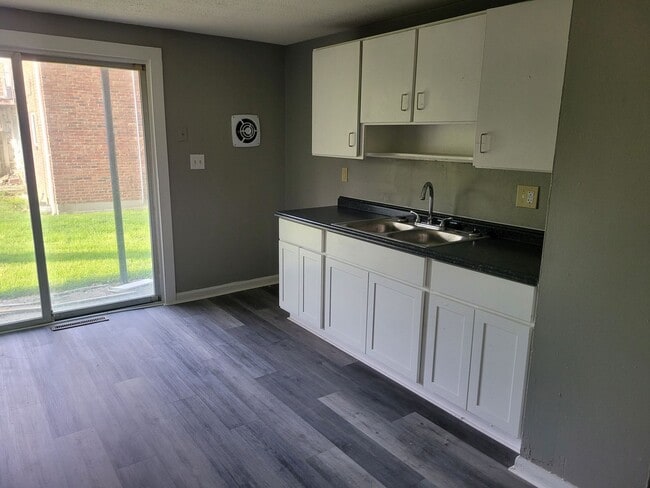Building Photo - 1679 Smith Rd Unit 1679-D