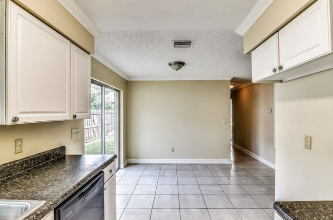 Photo - 6427 Summit Dr