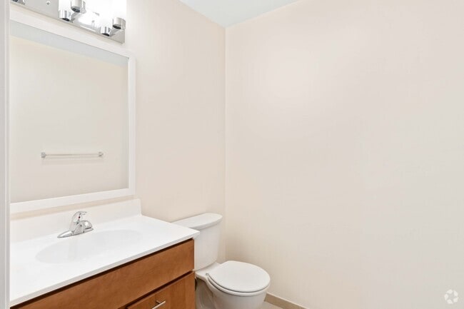 2 habitaciones, 1,5 baños - 886 pies cuadrados - Medio baño