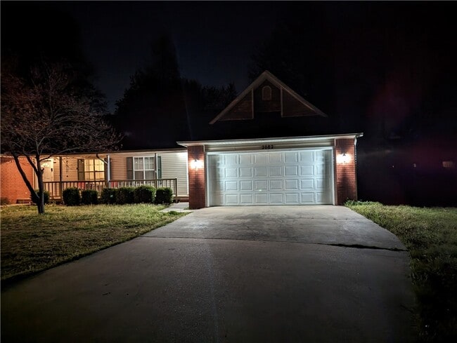 Photo - 2082 E Farr Ln