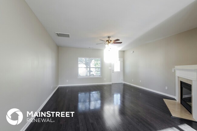 Photo - 604 Lindsborg Trail