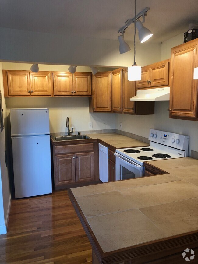 Building Photo - 83 Trowbridge St Unit 77-72 Rental