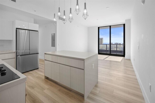 Photo - 101 Diplomat Pkwy Unidad 2306