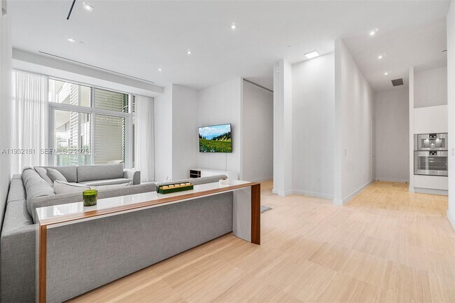 Building Photo - 4701 Meridian Ave Unit 210