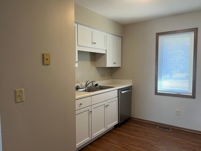 Photo - 9613 Dennis Dr