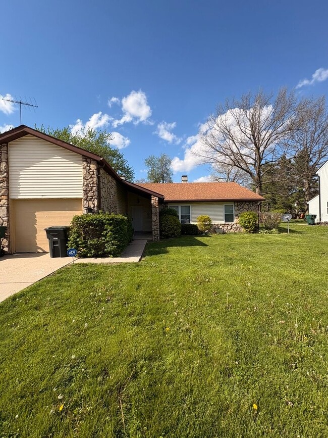 Building Photo - Beautiful Duplex on West Charter