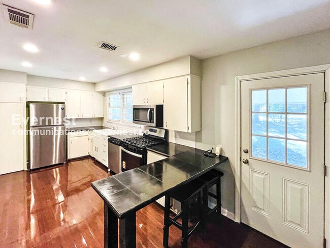 Photo - 1521 Wilhurst St