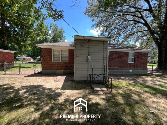 Photo - 3026 S Edgeware Rd