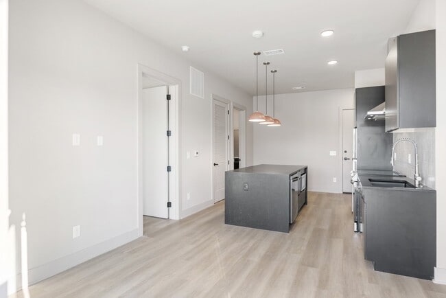 Photo - 1090 Haysboro Ave