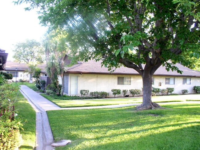 Building Photo - 1800 E Heim Ave Unit 27 Rental