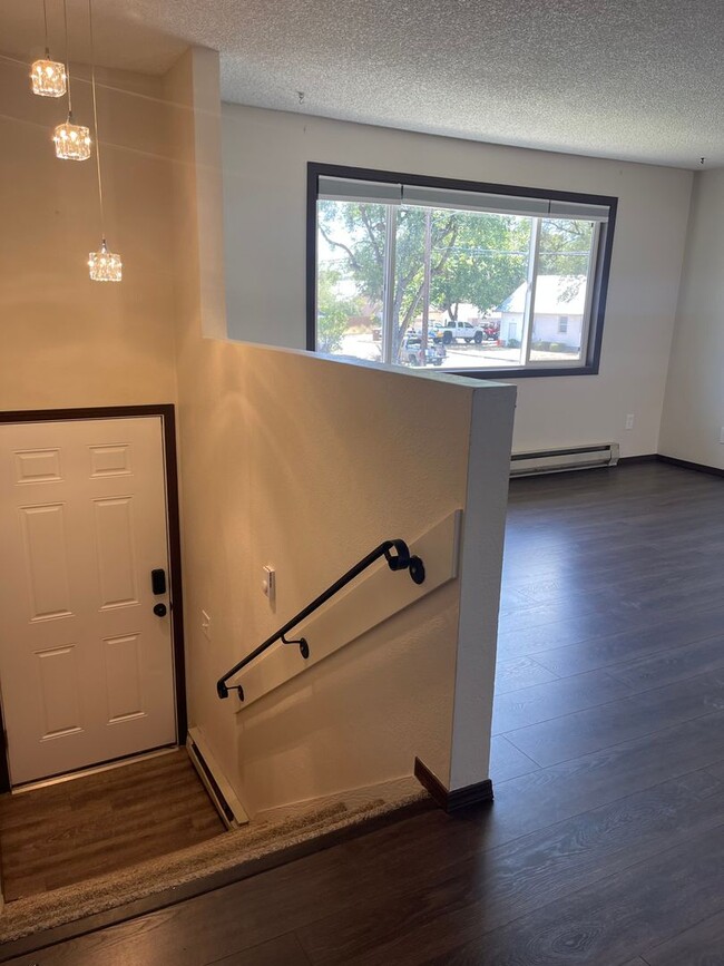 Building Photo - MP99- 1314-1316 W Chelan Unit 1316 W Chelan Rental