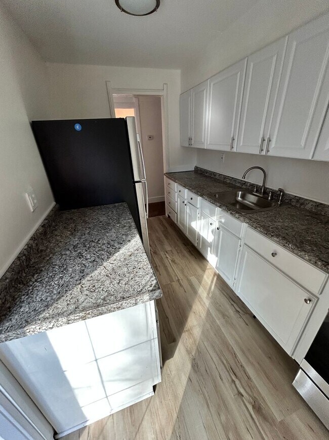 Photo - 420 Caithness Rd