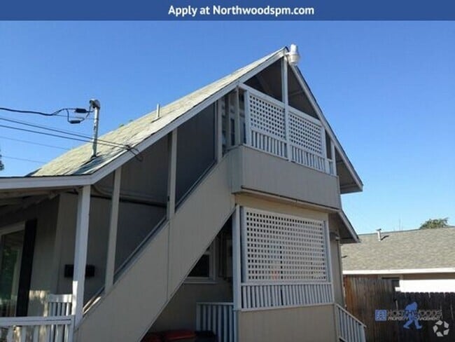 Building Photo - Charming upstairs studio.  Close to shopping Rental
