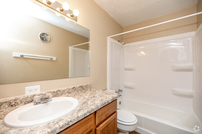 2BR, 1BA - 954 SF