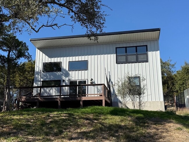 Building Photo - NEW ON MARKET