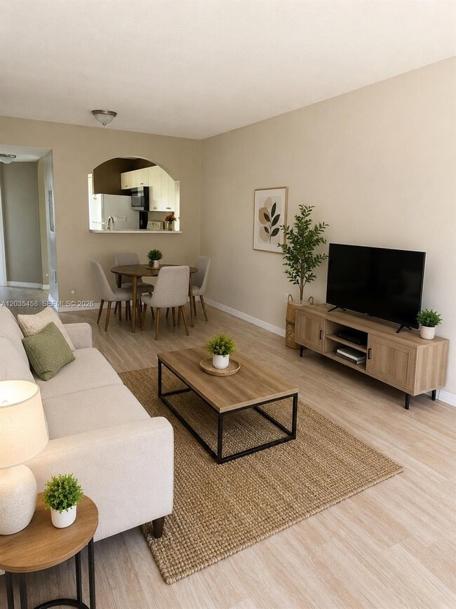 Building Photo - 1271 SE 28th Ct Unit 105