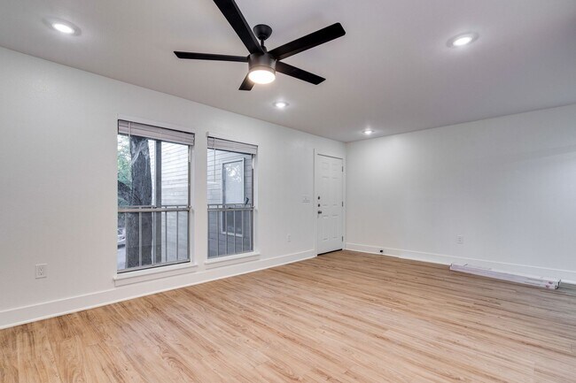 Photo - K632 - Twelve Oaks #304 Unidad 304