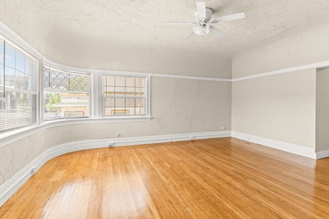 Photo - Spacious Beautiful Mosswood Residence w/ Parking & Master Suite Unit 514-03
