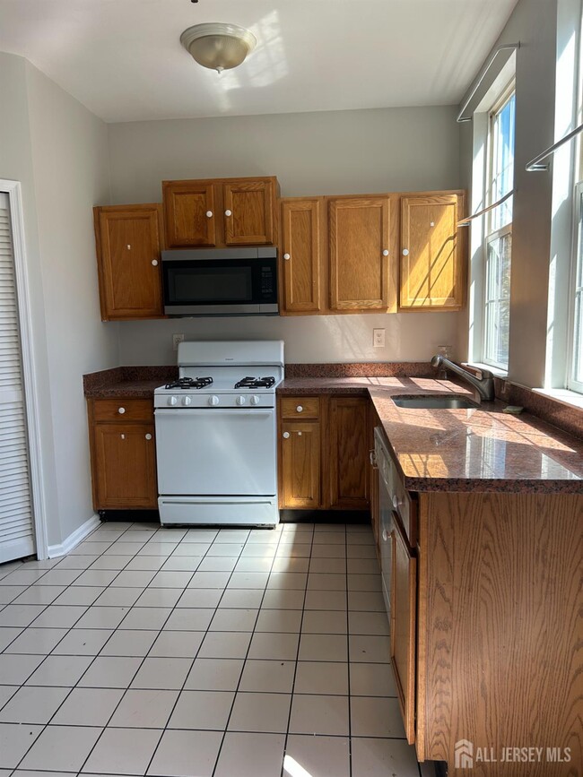 Photo - 114 Remsen Ave