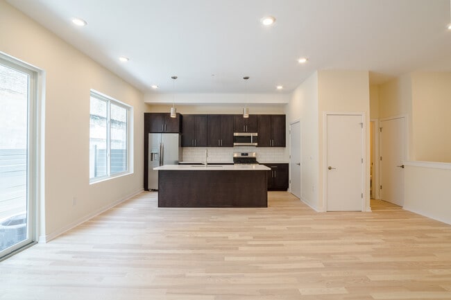 Photo - 1300 S 24th St