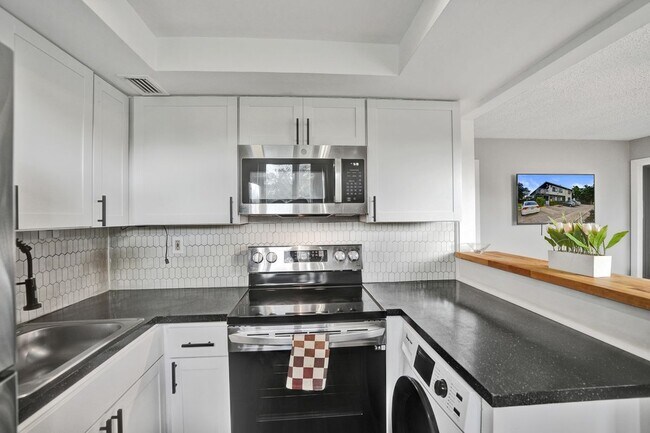 Photo - 335 SW 20th St