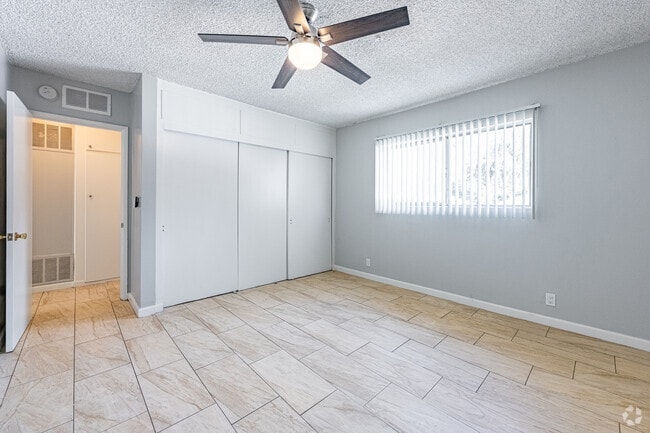 1BR, 1BA - 780SF - Storage
