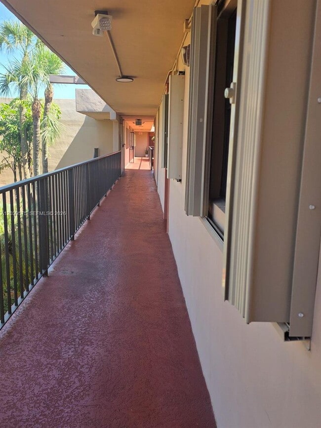 Building Photo - 10985 SW 107th St Unit 312