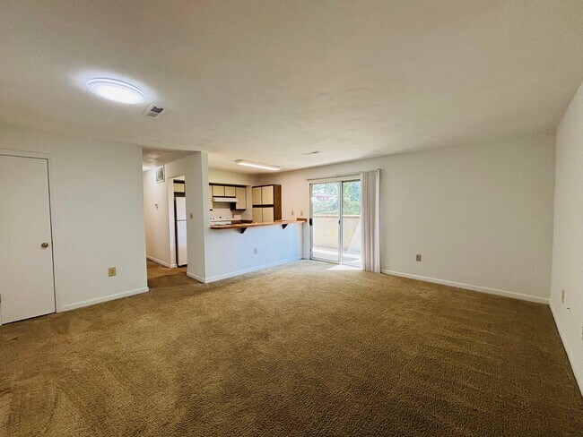 Photo - 833 Claytor Square