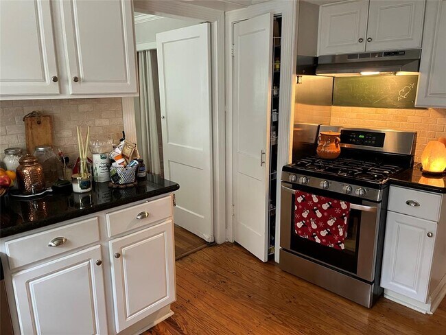 Photo - 2121 Milford St Unidad 1