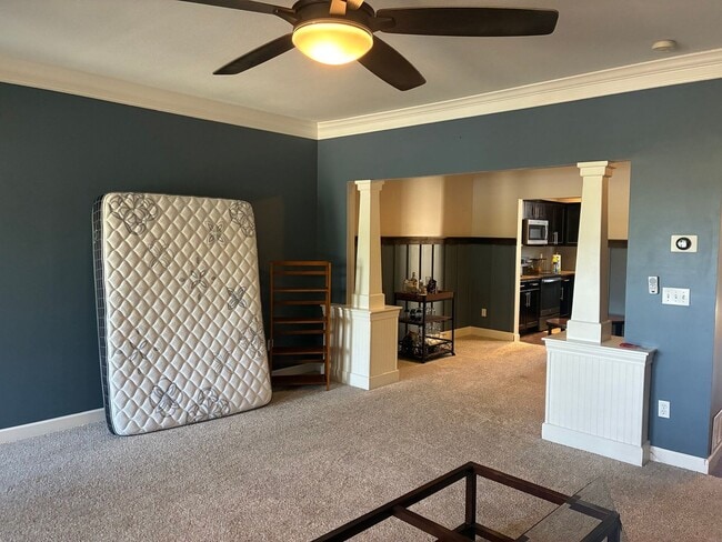 4207 Gladden Ln