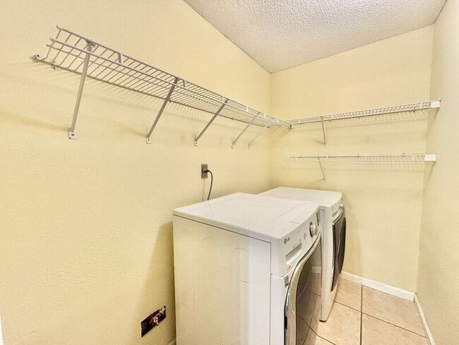 1437 Little Creek Dr
