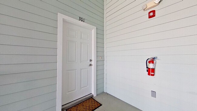 Photo - FIRST MONTH FREE OF RENT IF MOVE IN BY JUN...