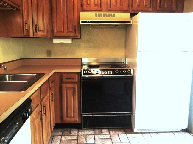 Photo - Super Cute Townhouse!