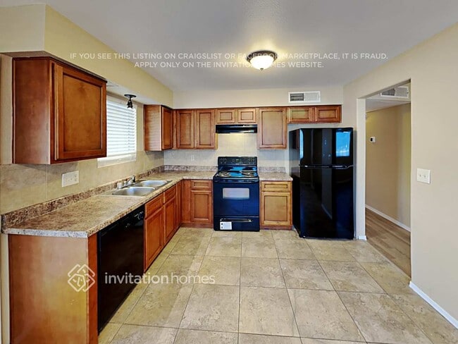 Photo - 547 W 8th Ave