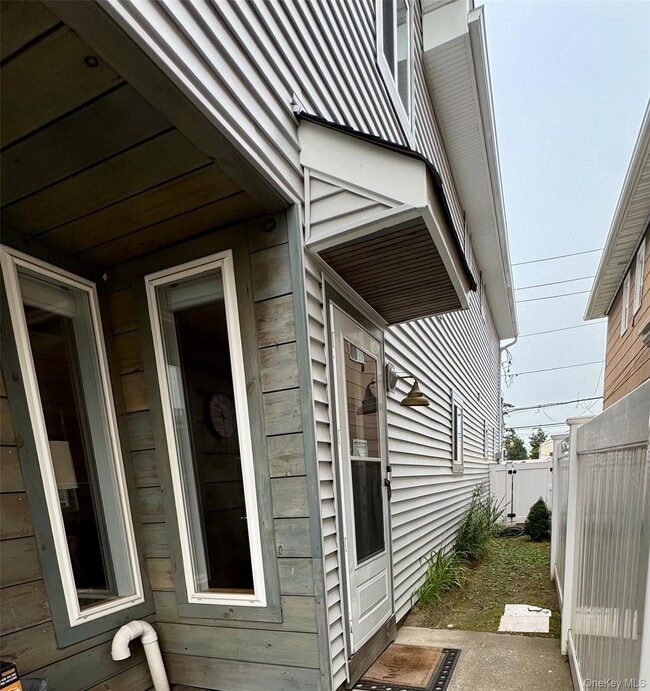 Photo - 717 E Walnut St