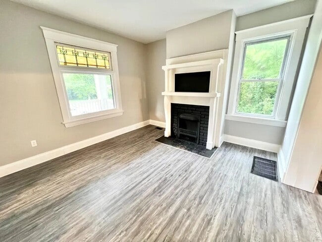 406 Crestline Ave