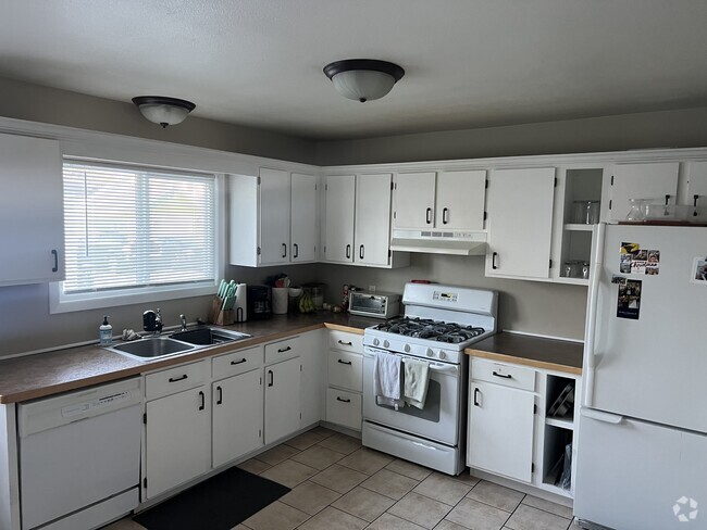 Building Photo - 216 Van Brunt St Unit 216 Rental
