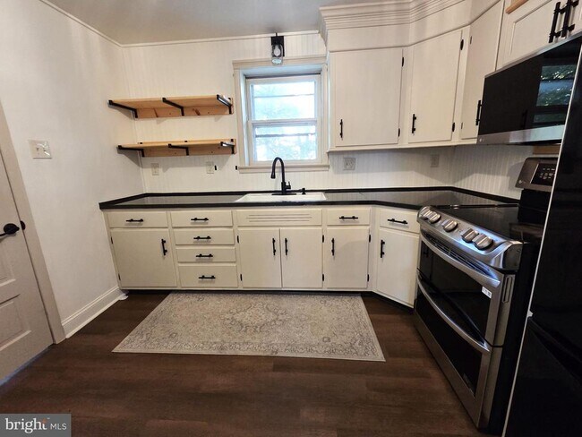 Photo - 735 W Broad St