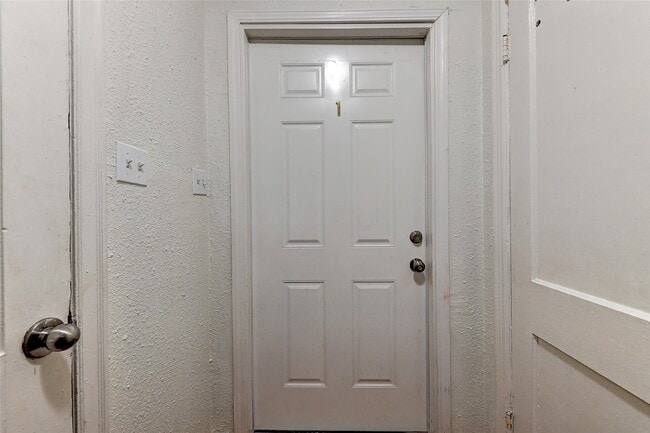 Photo - 2509 Shakespeare St Unit 4