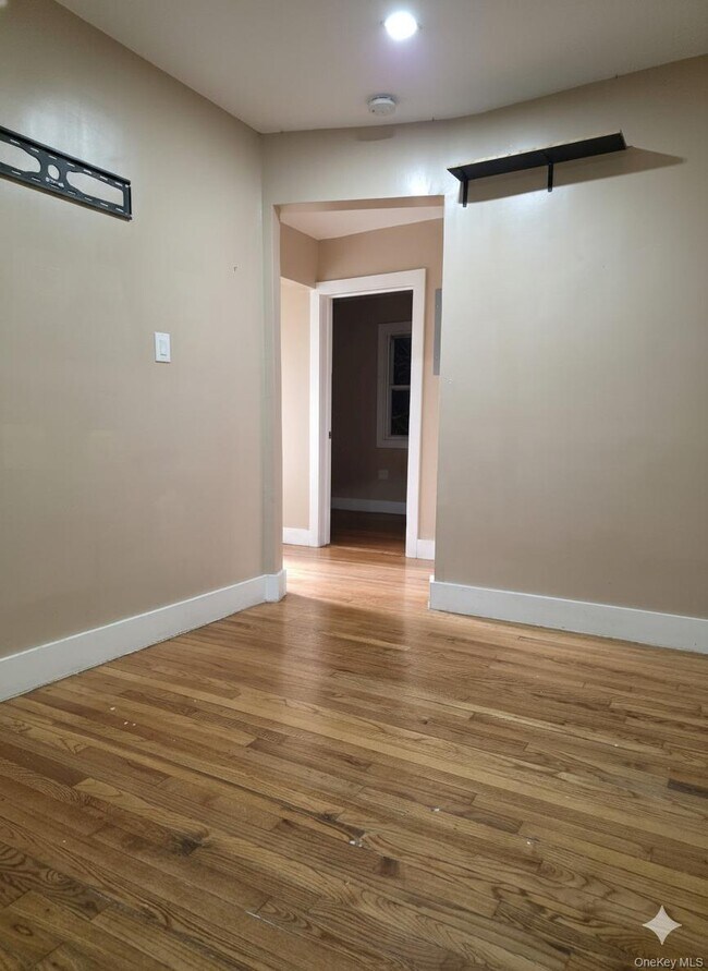 Photo - 202-02 109th Ave